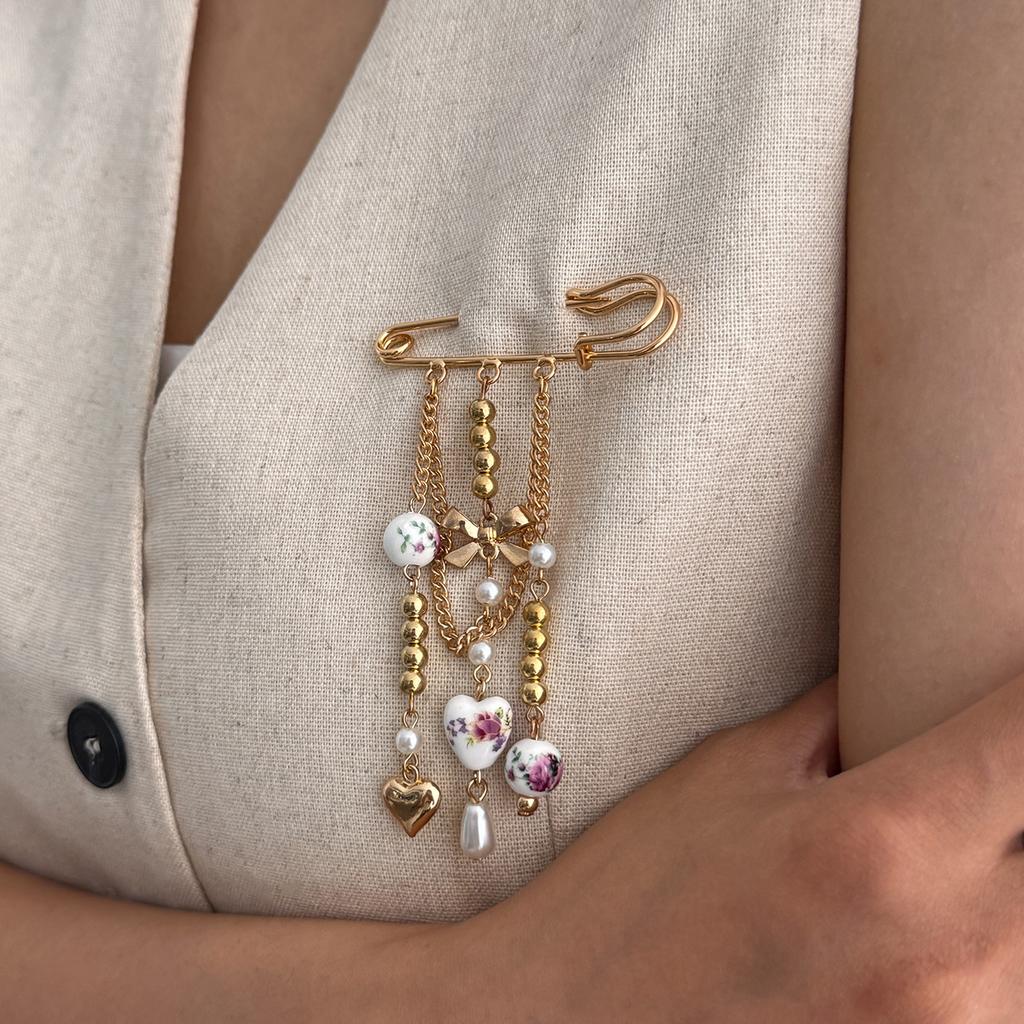 Premium Ceramic Bow Love Pendant Brooch, Creative Design Style Pin Clothing
