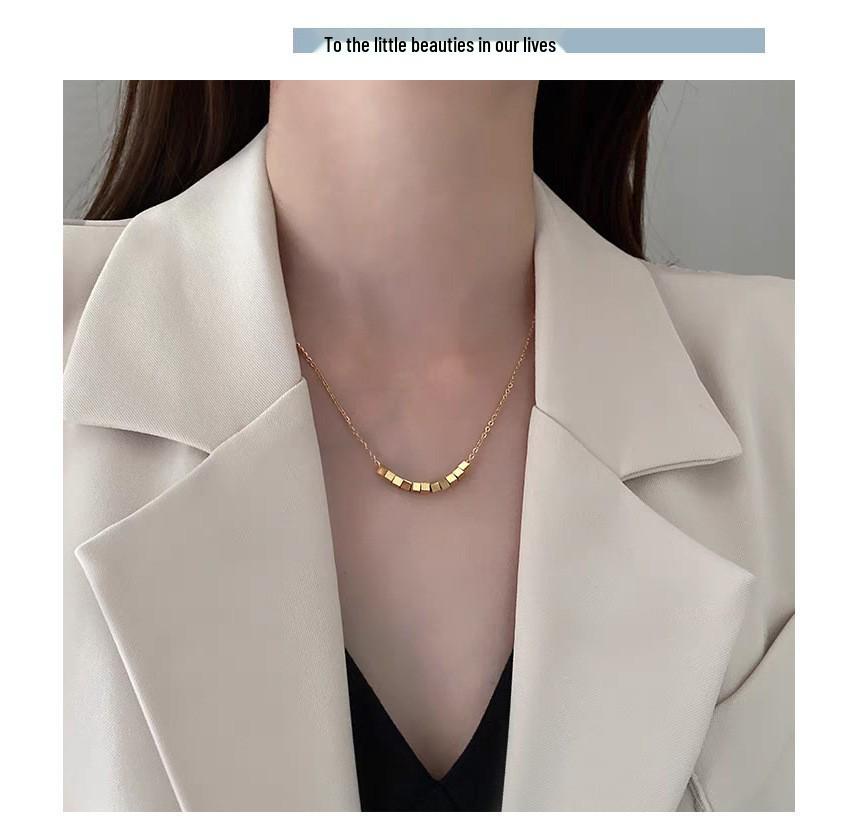 S925 Sterling Silver Gold Square Necklace: Minimalist Sugar Cube Clavicle Chain for Women, Light Luxury Design for Spring/Summer