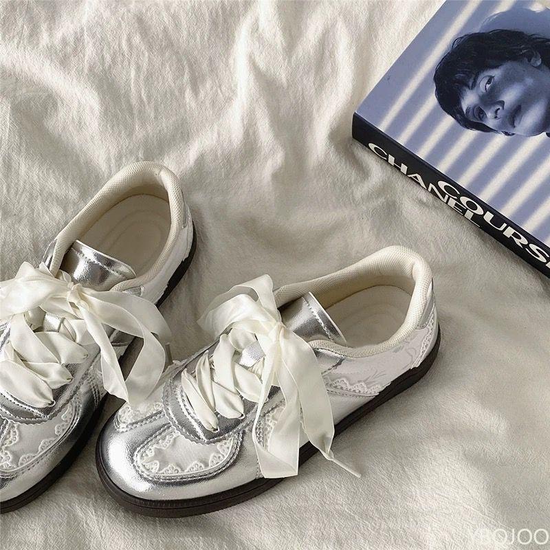 Spring and Autumn Fashion New Silver Retro Casual Sneakers Versatile Lace Edged White Breathable Designer Flat Shoes