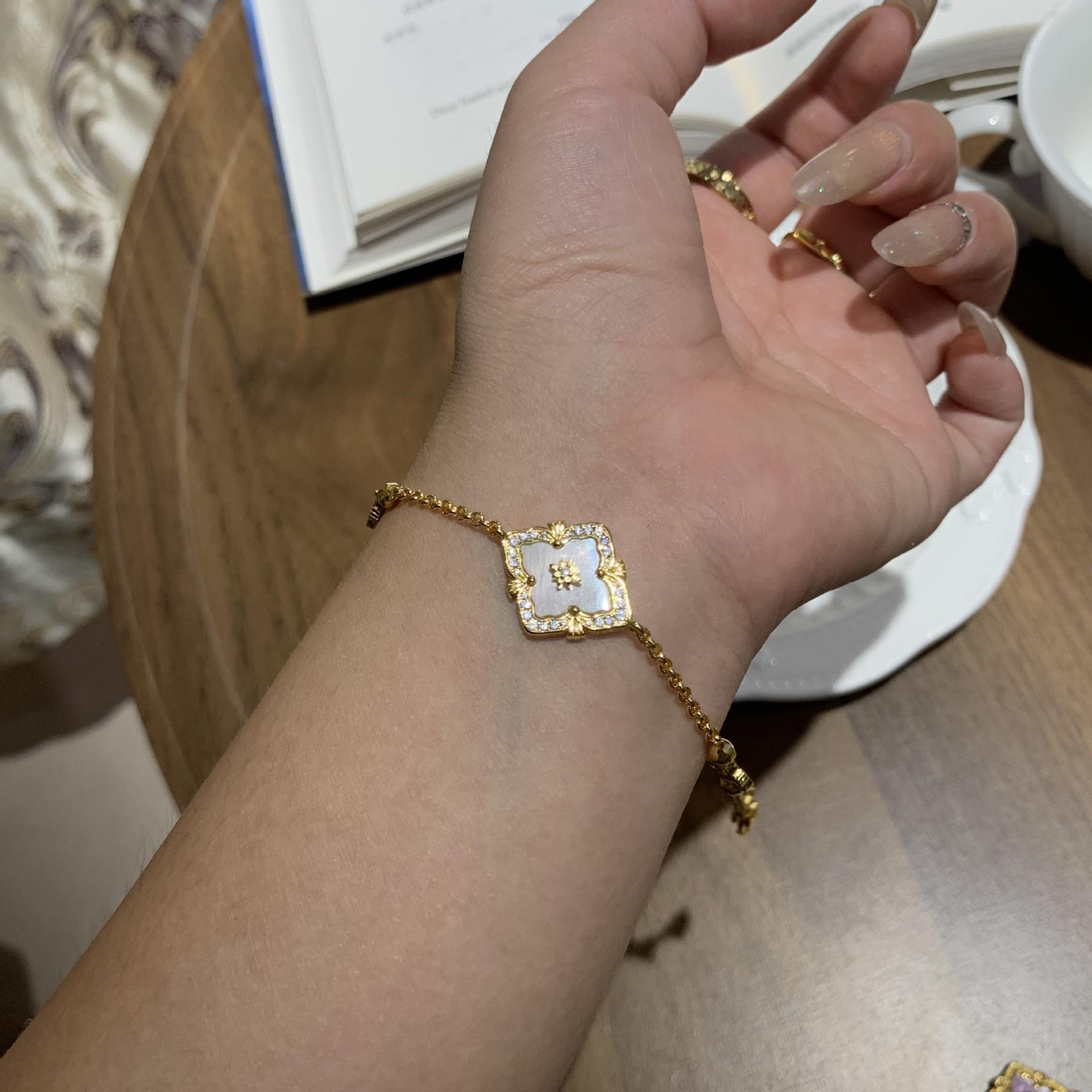 Buqi Latti Brushed Four Leaf Clover Natural White Fritillary Single Flower Bracelet Female Tiger Eye Bracelet Vintage Court