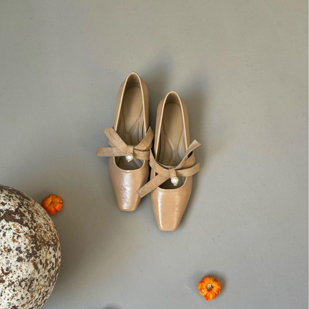 Retro square head single shoes women's thick heels are not tired of feet French high heels women's outer wear socialite style pearl cross belt shoes