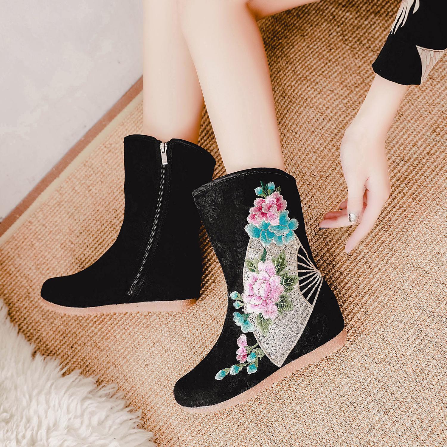 

Сапоги на танкетке с этнической вышивкой: Стильно, удобно и модно для женщин. Size 41