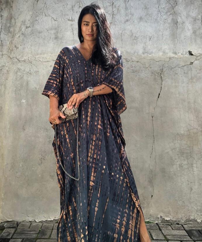 European & American Tie-dye Rayon Beach Dress: Loose, Long Seaside Vacation Robe & Bikini Cover-up with Sunscreen Shirt for Women