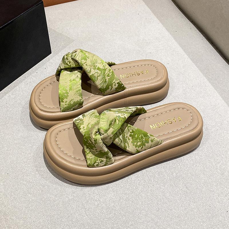 Hausschuhe Damen Sommer Draußen 2025 neu hochwertig mit Rock Plateau Strandsandalen Mode Schwangere Ein-Wort-Sandalen