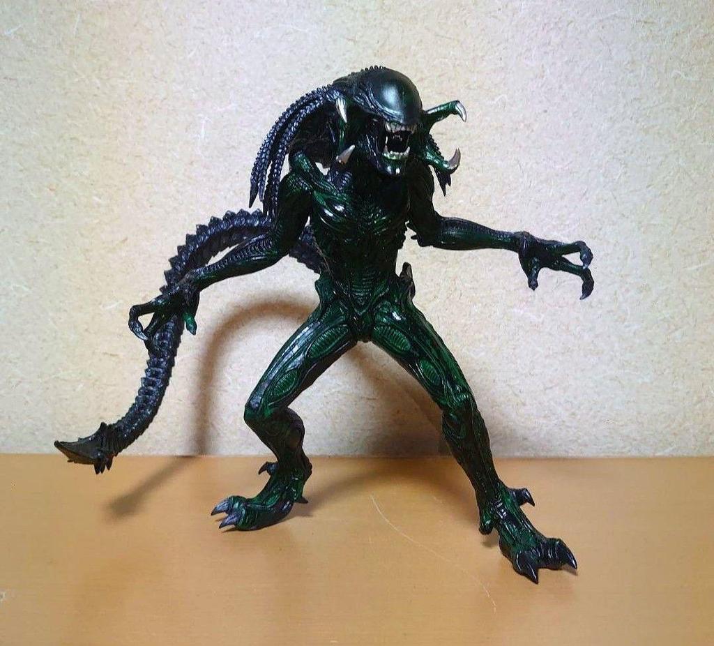 [USED] Alien Vs Predator Alien Predator Predalien Figure
