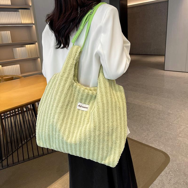 Beautiful Plush Women's Tote Bag Casual Large-capacity Shoulder Bag Winter New Casual Fashion Simple Messenger Bag