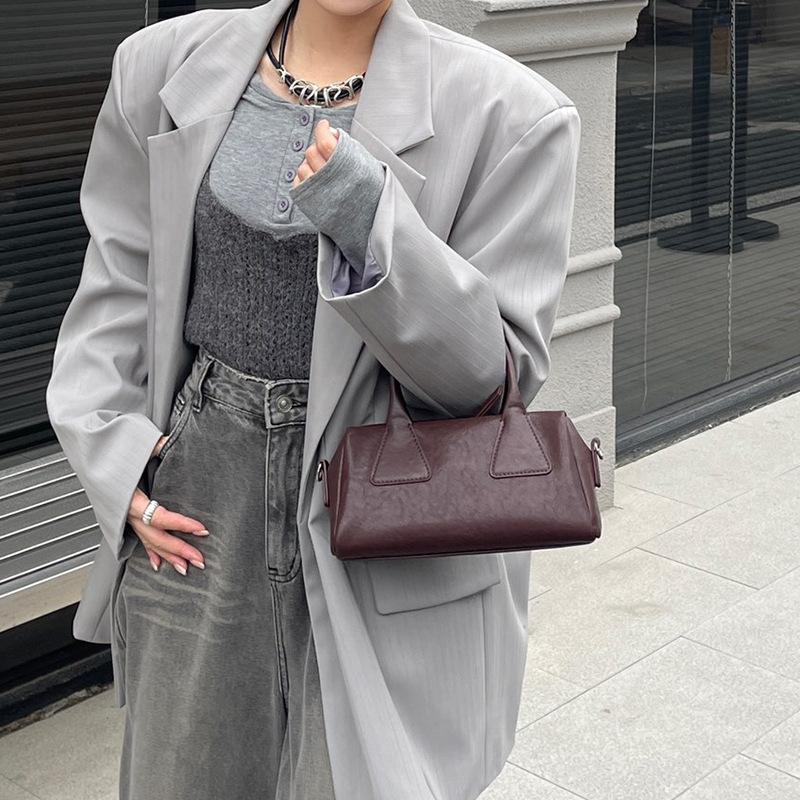 Underarm Baguette with Vegetable Tanned Cowhide Bowling Bag Niche Design Shoulder Bag