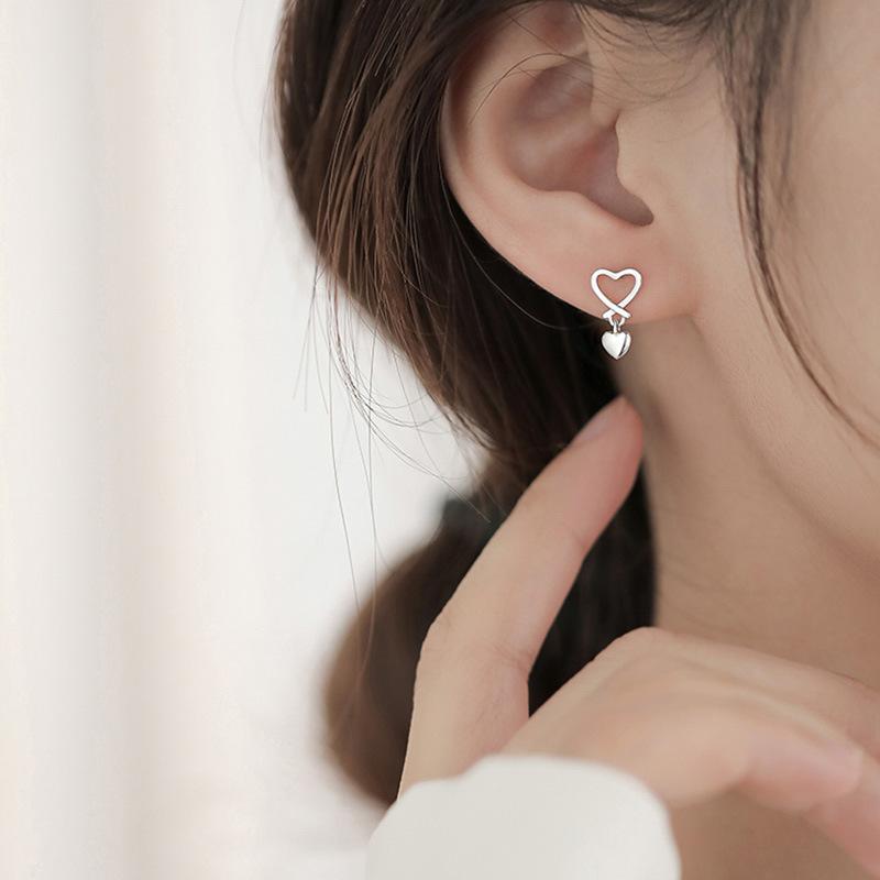 Fashionable Commuting Heart-shaped Earrings with Delicate and Fashionable Feminine Temperament, Simple Earrings, Mini Heart-shaped Earrings