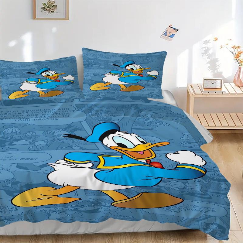 

3pcs Disney Donald Duck Printed Quilt Set, Includes 1 Quilt Cover and 2 Pillowcases, Machine Washable, Suitable for All Seasons.W024 135x200cm