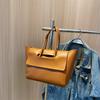Retro Niche Bag Women's 2025 New Fashionable Large-capacity Portable Shoulder Bag Simple Commuter Tote Bag