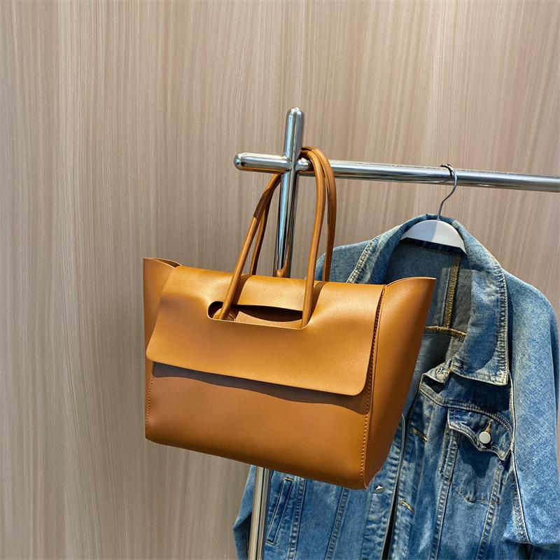 Retro Niche Bag Women's 2025 New Fashionable Large-capacity Portable Shoulder Bag Simple Commuter Tote Bag