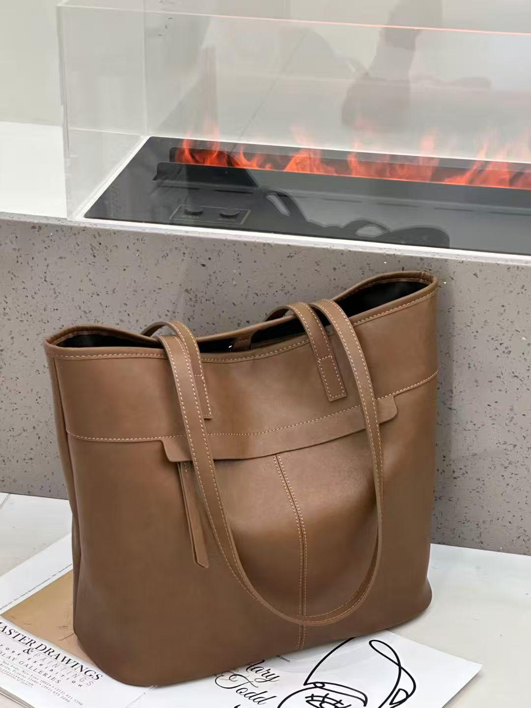 

Women s Versatile Genuine Leather Tote - Large Capacity, Simple & Fashionable Crossbody or Shoulder Bag 30cm Length, 15cm Bottom Width, 29cm Height коричневий