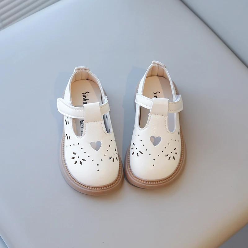 Girls Leather Shoes Heart Hollow Princess Sweet Classic Cut-outs Breathable T-strap 2025 Spring Summer New Kids Flats Chic Soft