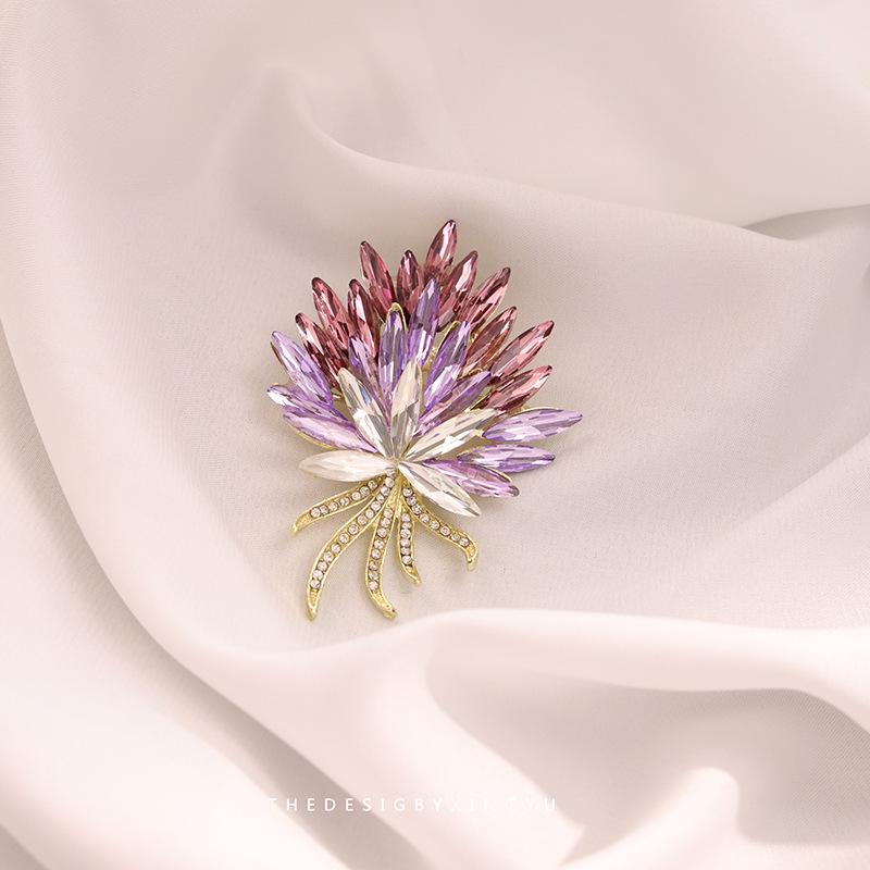 Broche Elegante de Pérola Dourada e Espiga de Trigo: Acessório Versátil e de Alta Qualidade para Mulheres