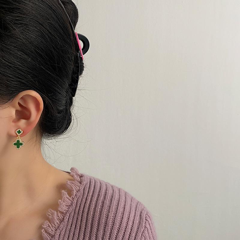 New Fashion Senior Design Sense Four-leaf Clover Earrings Flowers Delicate Small Fresh Classic Female Sweet Earrings