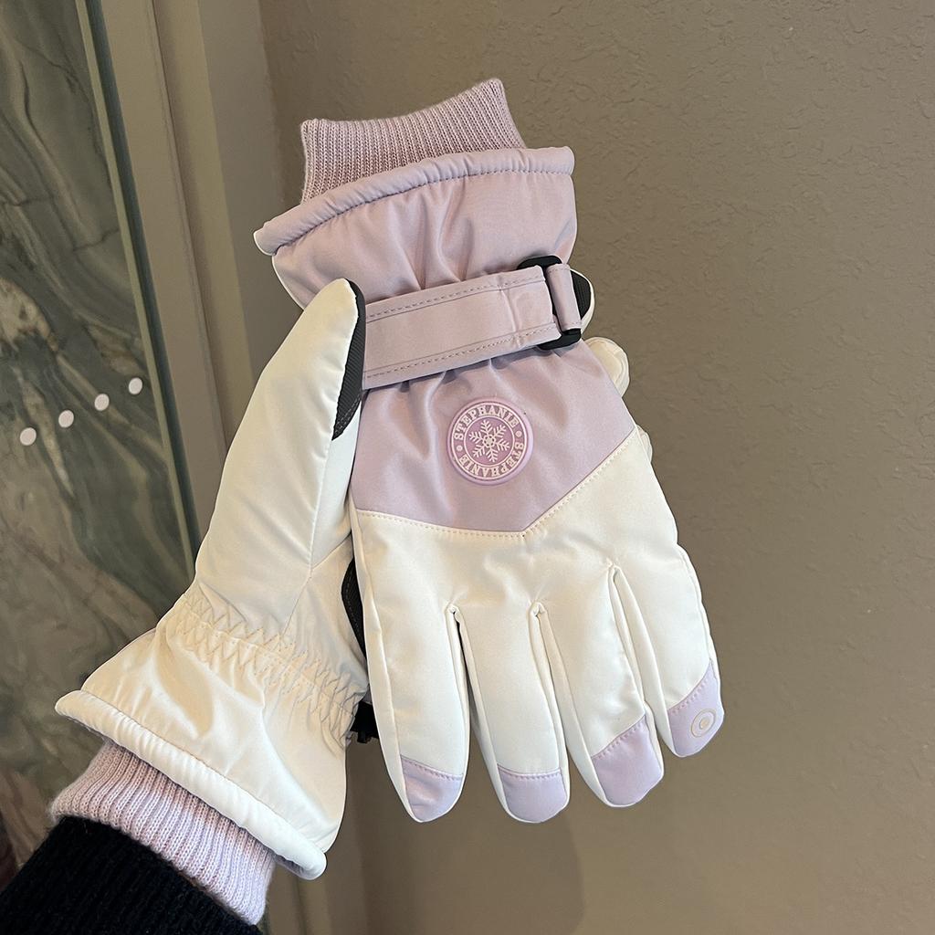 Ski gloves are warm, velvet, thickened and cold-proof, and the explosion can be five-finger couples.