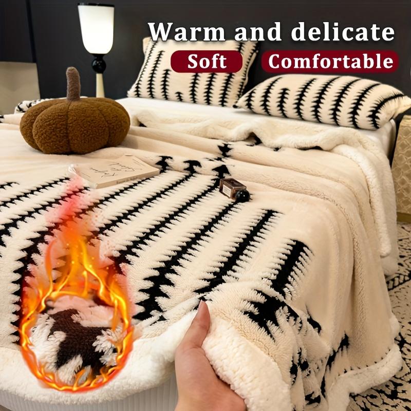 Thicken Plush Keep Warm Blanket Autumn and Winter Soft Comfortable Home Office Sofa Nap Blanket Coral Fleece Shawl Quilt Bedding