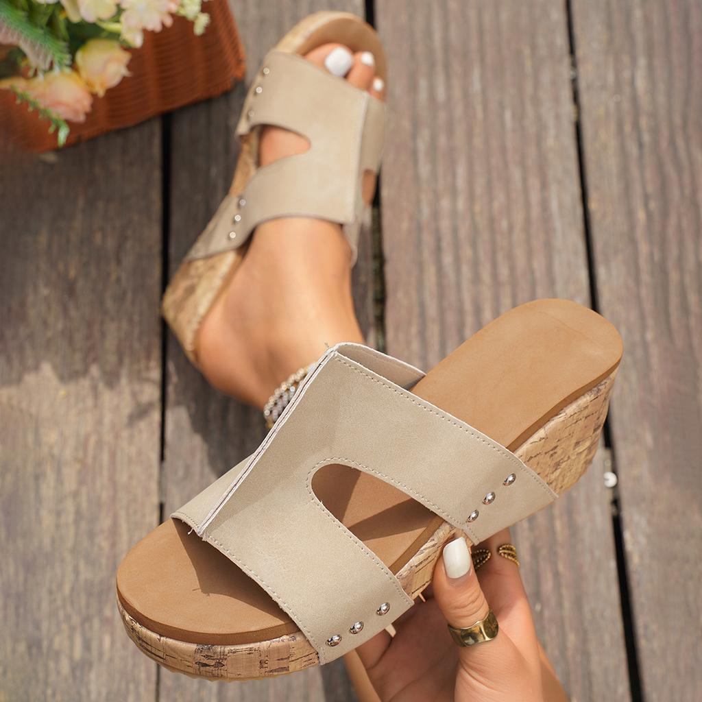 Fashion Plus Size 43 Lightweight Rivet Wedge Heel Sandals for Women Summer Outdoor Peep Toe Platform Heels Slippers Sandalias De Mujer