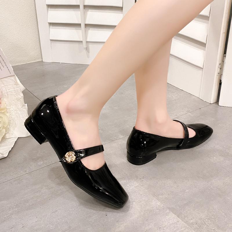 Fashion British Style Shallow Mouth Heeled Shoes Woman Mary Janes 2025 Spring Flat Square Heels Shoes Bright Leather for Office Mom