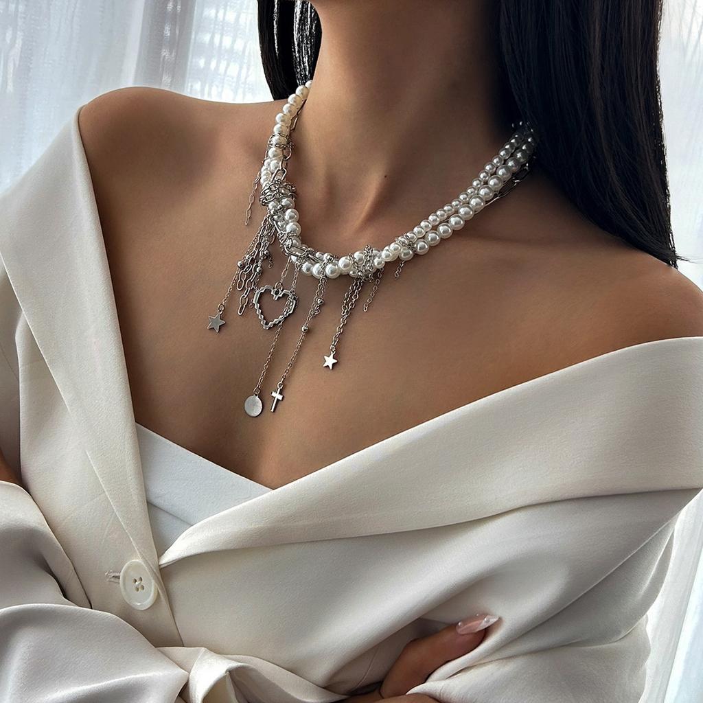 Fashionable Tassels Heart Pendant Necklace with Imitation Pearls and Metal Chain Modern Necklace Present for Women