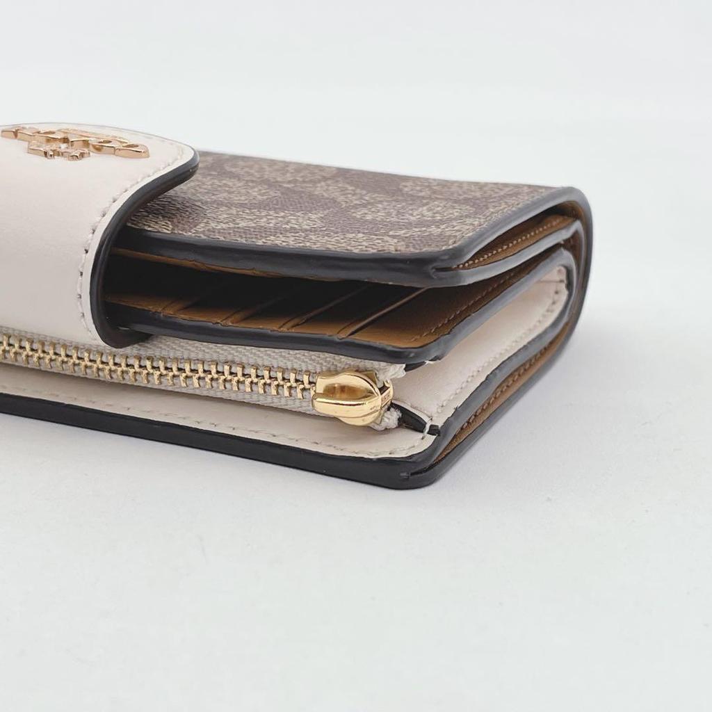 COACH Bifold Wallet Signature Medium Corner Zip Wallet