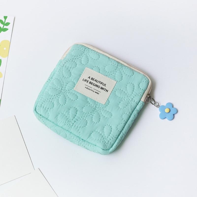 Cute Cosmetic Storage Bag Quilted Flowers Designed Cosmetic Bag Soft Comfortable Makeup Bag for Lipstick Jewelry Pouch