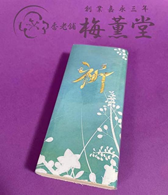 Umekundo's Bikun Hojun Flower Calligraphy Prayer (Inori) in a paulownia wood box. Premium incense in collaboration with flower calligraphy artist