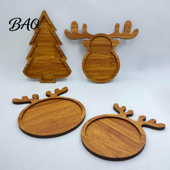 Cheese Board for Holidays Christmas Tree And Elk Serving Tray, Durable Wood Partitioned Home Table Decor Food Platter, Decorative Dinnerware