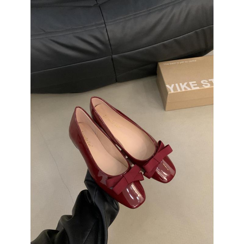 

French inner height-increasing patent leather bow light mouth square head single shoes women s 2025 new shoes commuter versatile soft-soled ladyshoes 39