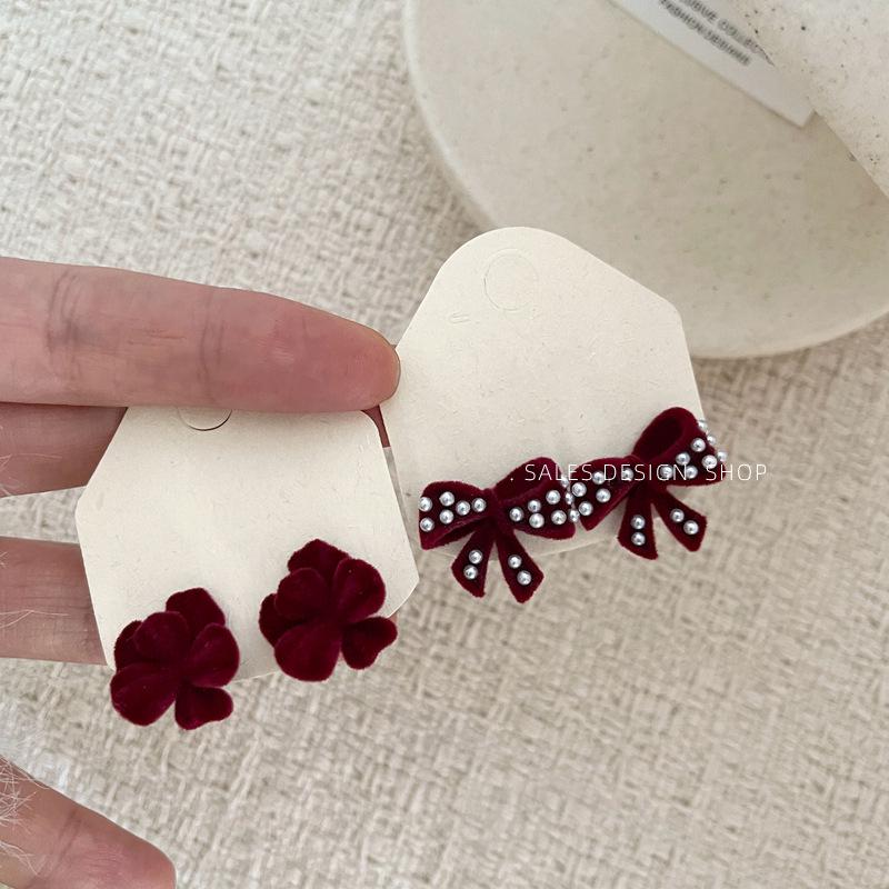 Retro Burgundy Bowknot Stud Earrings - Niche, Sweet, and High-End for Autumn/Winter 2025