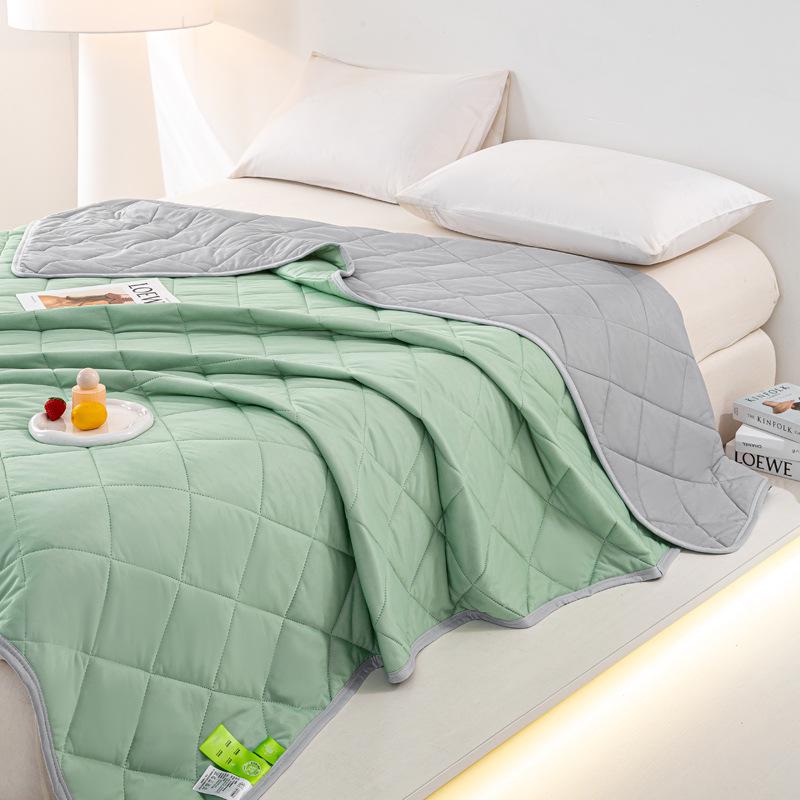 Silk Cool Summer Quilt: Lightweight, Solid Color, Ideal for Air Conditioning
