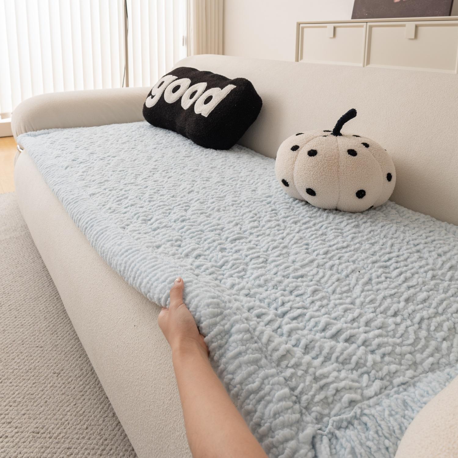 

Plush Sherpa Thickened Quilted Anti-Slip Sofa Cover, Soft & Modern Design for Living Room Non-Slip Furniture Protection Towel 60*60cm