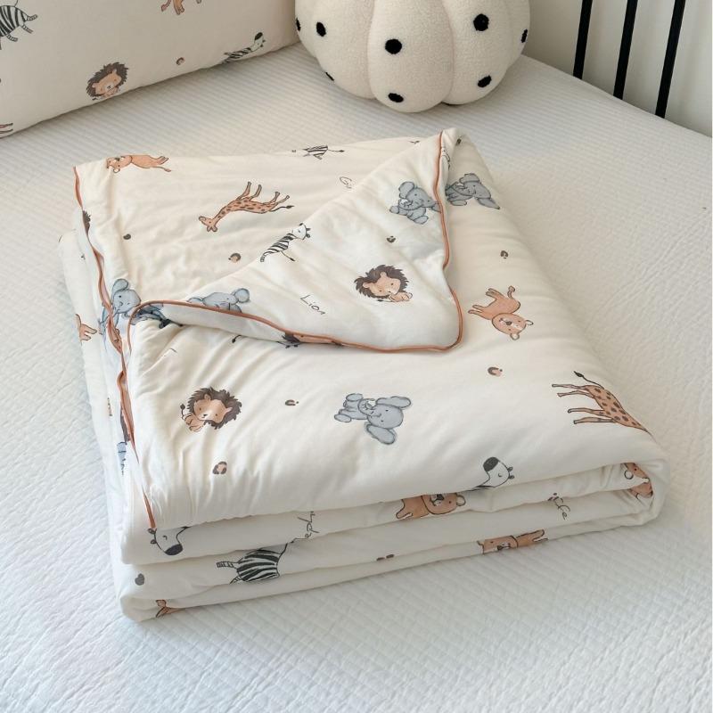 Lightweight Knitted Comforter Cute Cartoon Pattern Skin Friendly Thin Summer Quilt Air Conditioner Duvet for Home