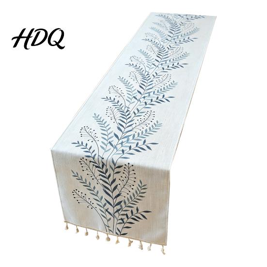 High Quality Embroidered Table Linen Floral Runner Elegant Dining Cover White Rustic Scratch Resistant Runner with Tassels for Home Wedding