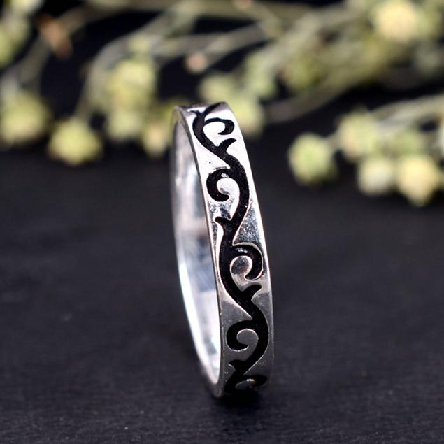 Oxidized Silver Band Ring | Continuous Scroll Wave Pattern | Minimalist Stacking Ring | Vintage Look Unisex Jewelry