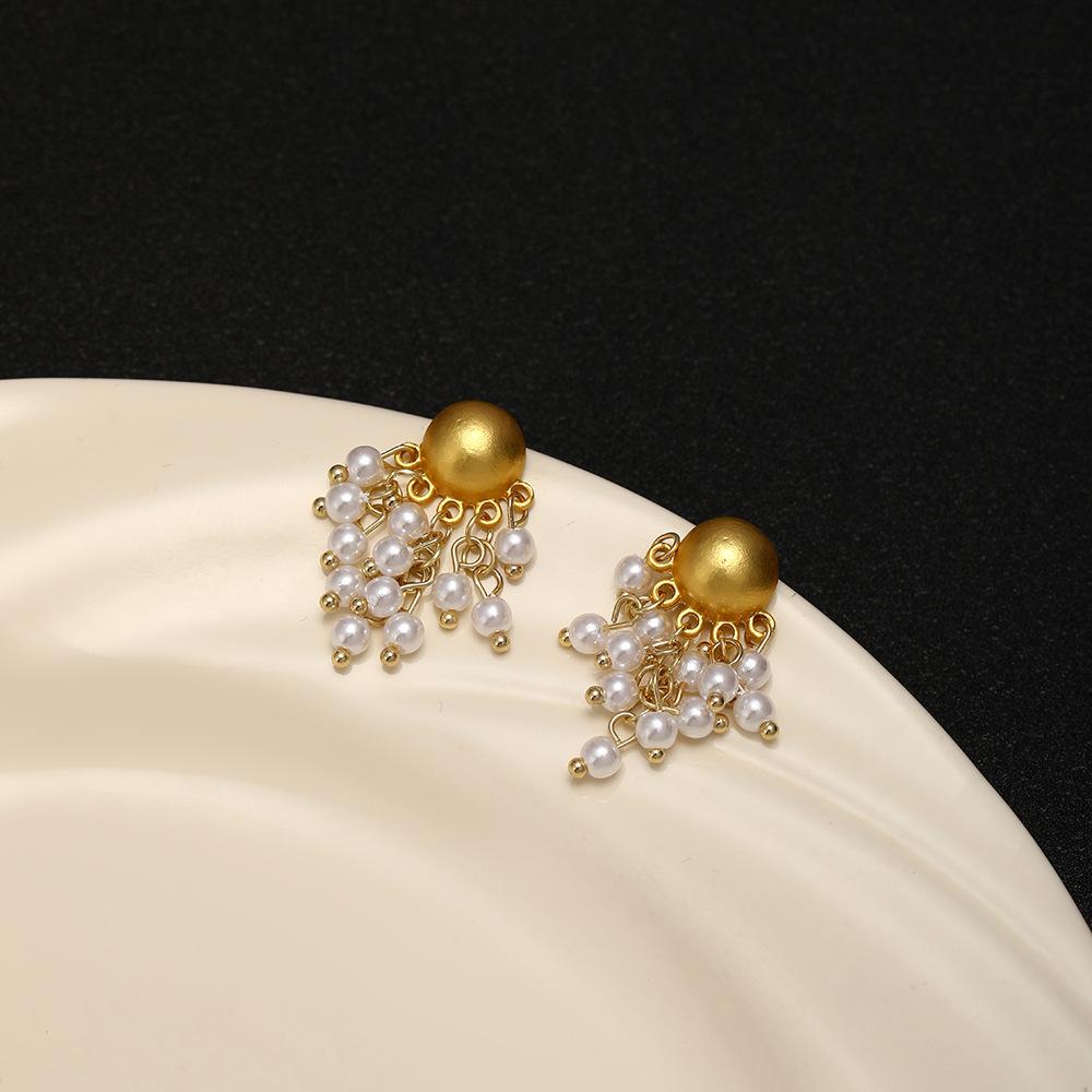 French Retro Flower Fringed Pearl Earrings Women'S Light Luxury High-End Stud Earrings Personalized Fashion Earrings