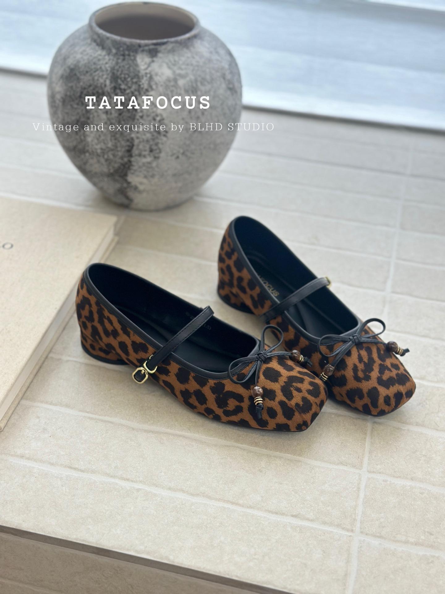 

Flat-bottomed suede Mary Jane shoes for women s 2025 spring new shallow mouth one-word strap single shoes with skirts, soft-soled Doudou shoes 39