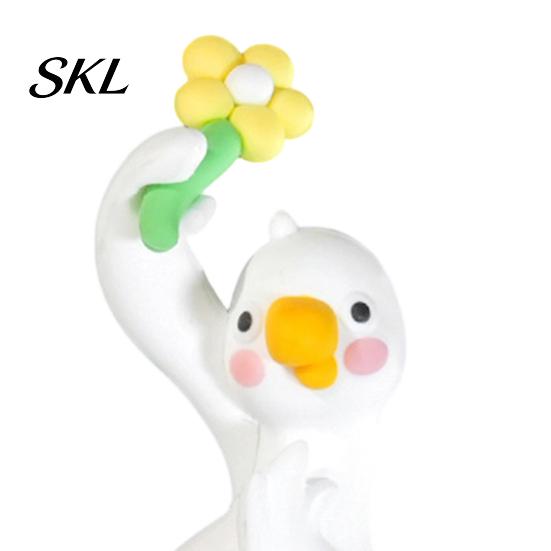 Dekorationsartikel für den Arbeitsplatz Harz-Enten-Dekor für Schreibtisch Auto-Armaturenbrett TV-Monitor, Mini-Kompaktes Zubehör-Figur, Niedliches mit Blume haltendes Ornament,