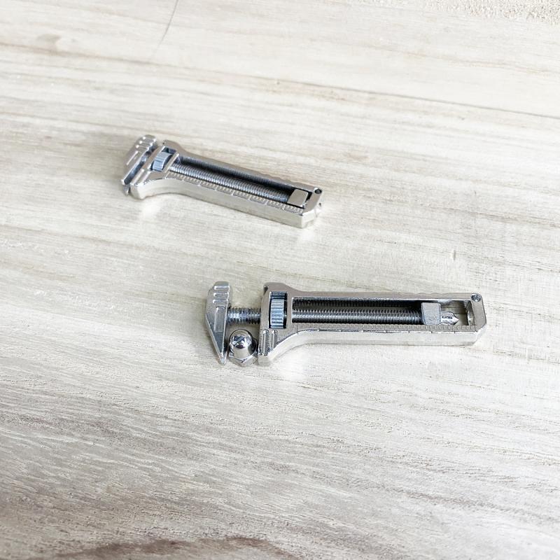 Mini Chiave Tascabile Portatile Multiuso Strumenti Per Campeggio All'aperto Compatto Lega di Titanio Apribottiglie Piccoli Strumenti da Esterno