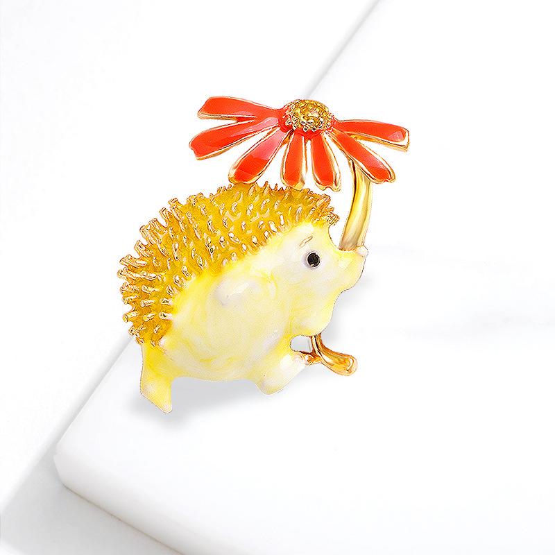 Brooch, cute cartoon, hedgehog brooch, scarf buckle, enamel glaze, drip oil, brooch, daisy brooch