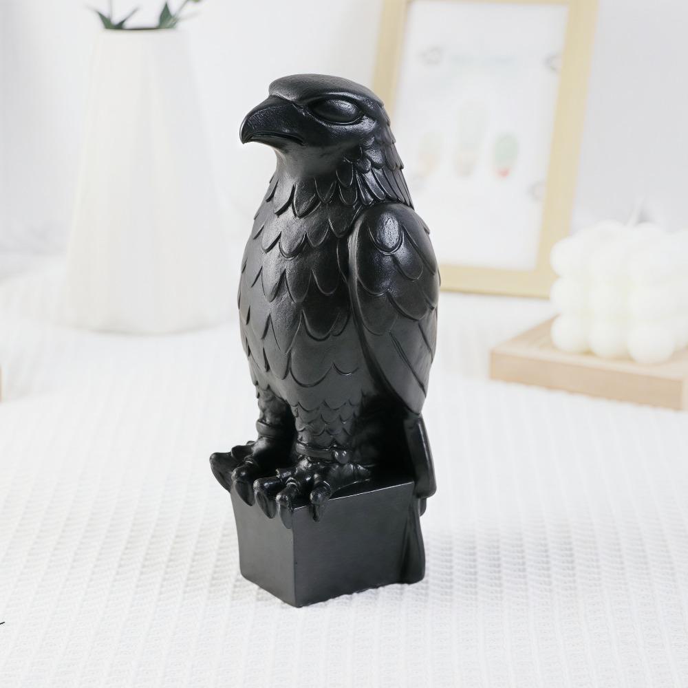 Realistic Hawk Desk Ornament Resin Crafts Falcon Statue Durable Animal Sculpture  for Friends Gift