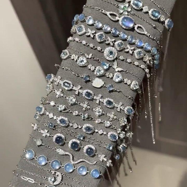 Gold-Plated Zircon Mother-of-Pearl Floral Bracelet: Elegant Luxury Design Jewelry