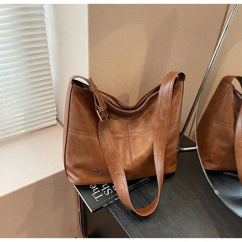 High-quality Solid Plutonium Shoulder Bag with Zipper  Large Capacity  Fashionable  Soft  Versatile  Simple Crossbody Bag