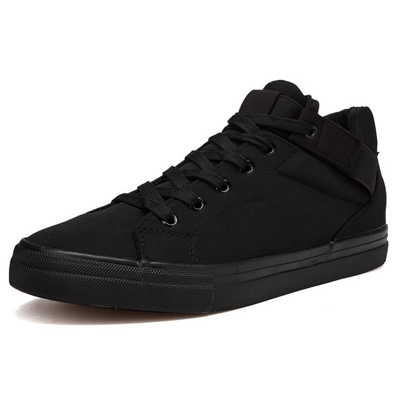 Men's Trendy All-Black Canvas Sneakers for Summer, Work, and Skateboarding.