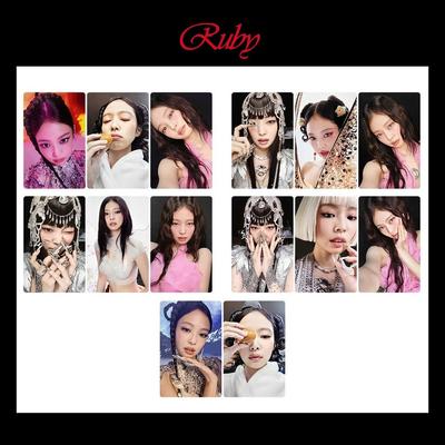 Nová kolekcia fotokariet BLACKPINK, vrátane Park Chae-young, Kim Ji-soo, Jennie Kim a Lisy, ako aj tovaru k albumom BLACKPINK.