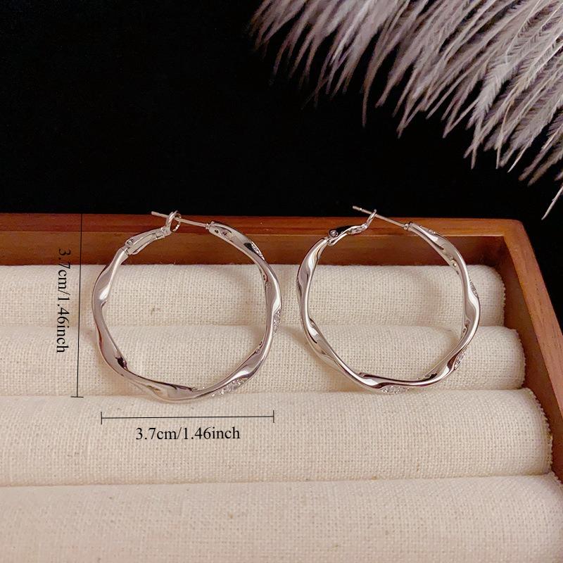 Simple Retro Fashion High Sense, Circle Earrings Niche Design Cold Wind Personality Internet Celebrity Earrings