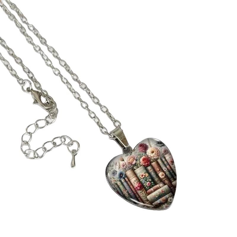 Naszyjnik z wisiorkiem w kształcie serca z wzorem książki kwiatowej