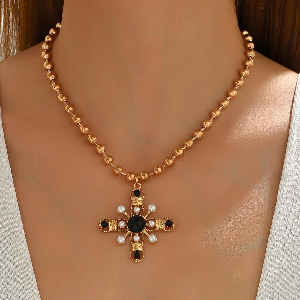 European & American Retro Imitation Pearl Cross Pendant Necklace - Luxurious Beaded Women's Accessory