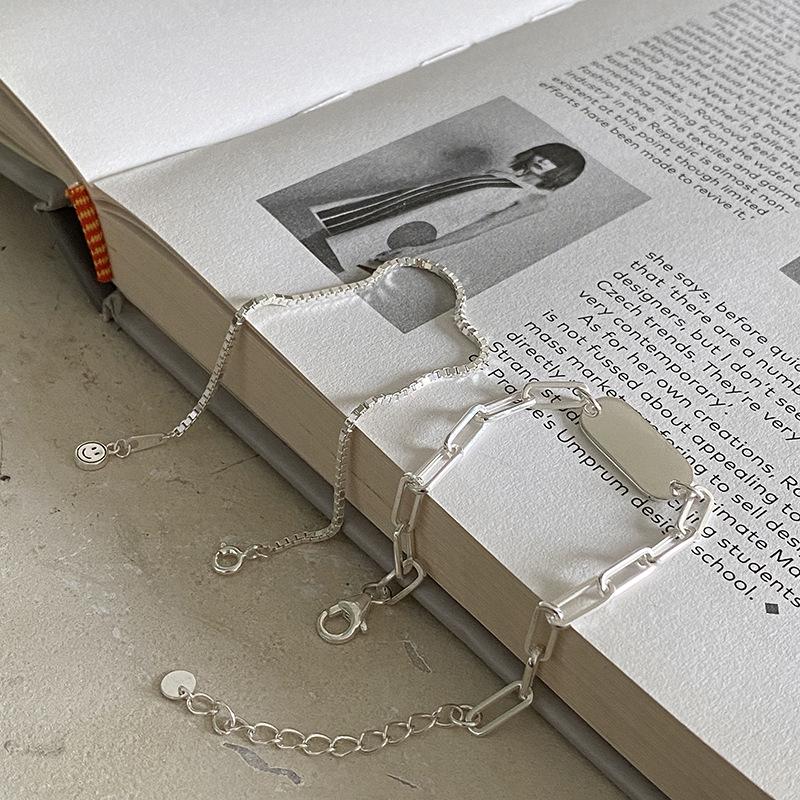 S925 Sterling Silber Smiley Quadrat Anhänger Armband - Cooles Koreanisches Design für Damen, Einzigartiger Schmuck im Studentenstil.