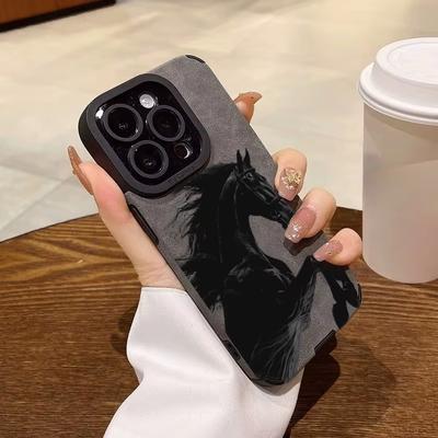 Fajna czarna etui na telefon z nadrukiem konia dla iPhone Air 16 17 15 14 13 12 11 Pro Max 15 16E Plus X XR XS Max Odporne na wstrząsy skórzane etui